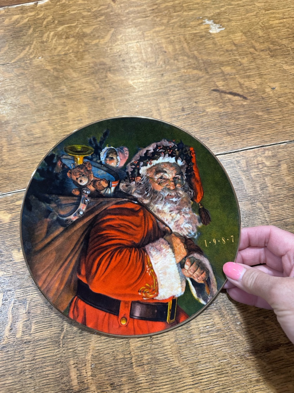 Avon vintage Santa Claus Art Plate - Red, Green, Brown